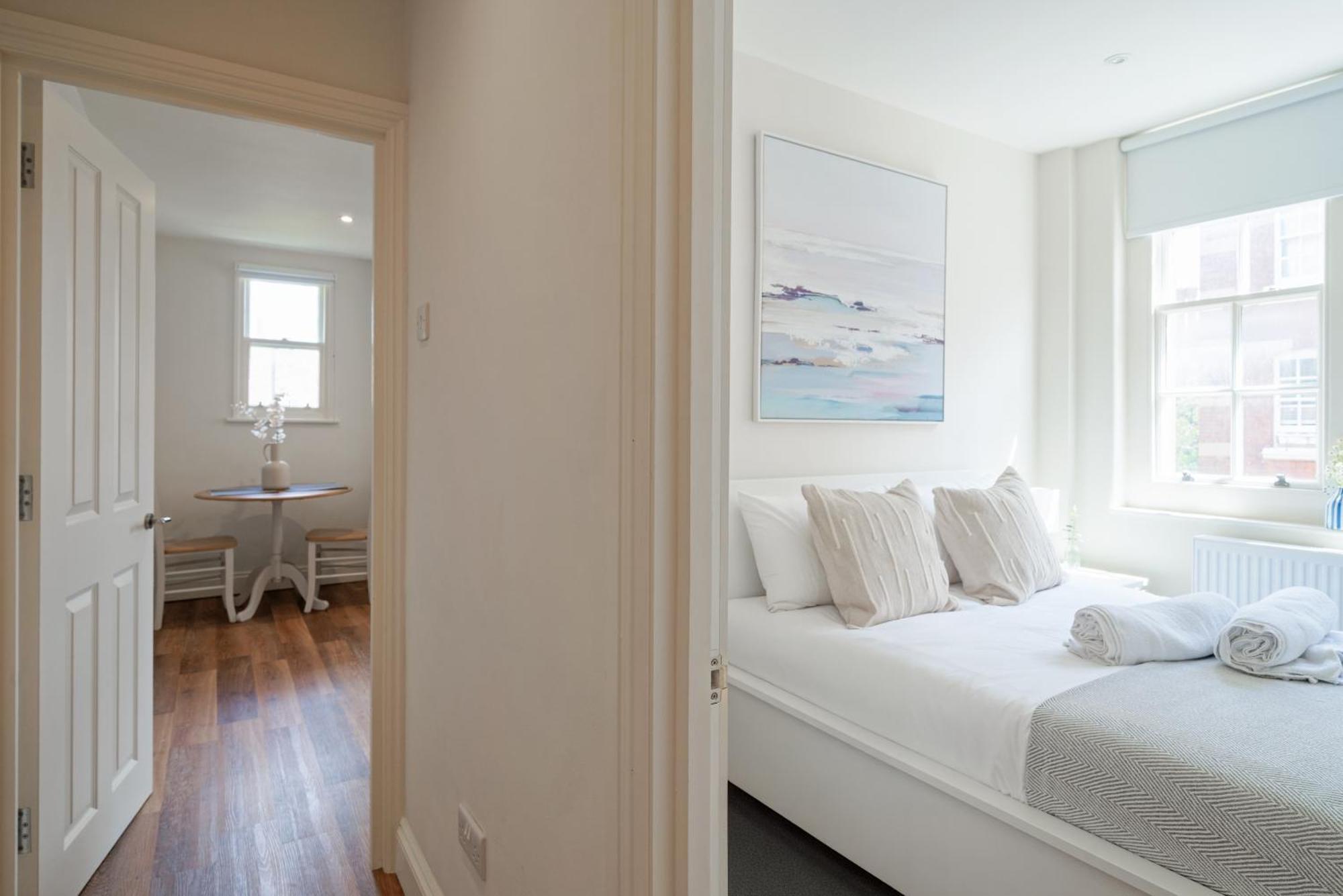 Chelsea 1 Bedroom Apartment *